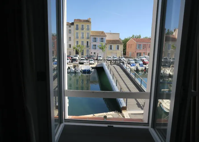 Le Charme De La Venise Provencale